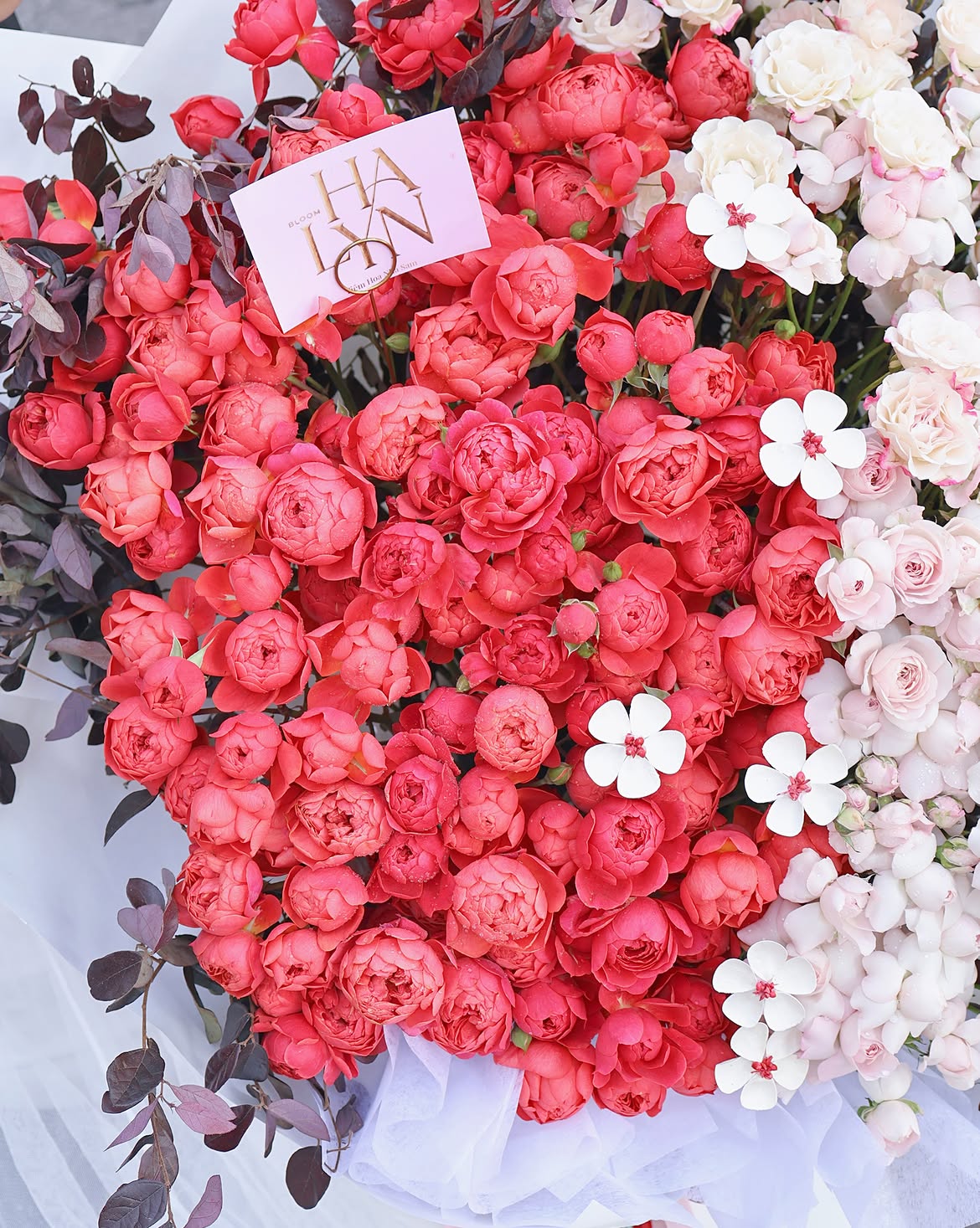 More than just a gift—a flower bouquet from Halyn Bloom is a silent promise of endless love. 🌹✨ 2