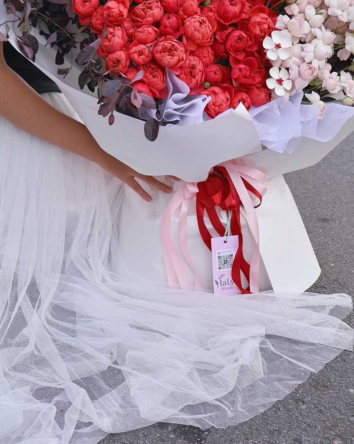 More than just a gift—a flower bouquet from Halyn Bloom is a silent promise of endless love. 🌹✨ (5) More than just a gift—a flower bouquet from Halyn Bloom is a silent promise of endless love. 🌹✨ 5
